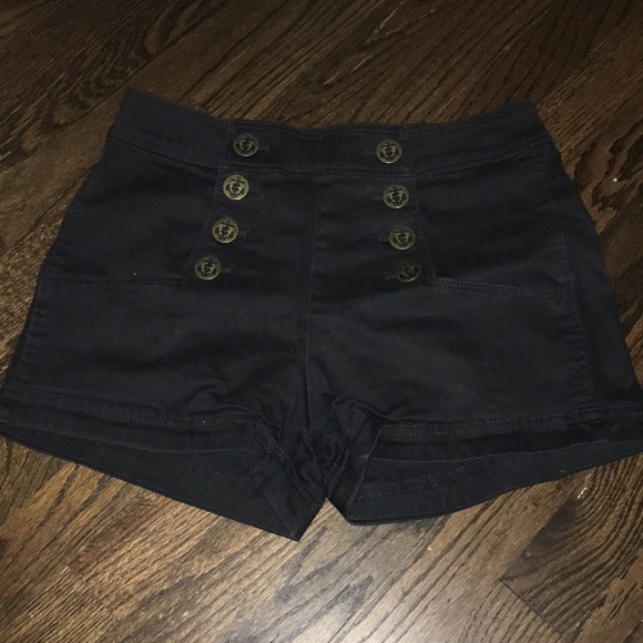 Express Pants - Black high-waisted sailor shorts